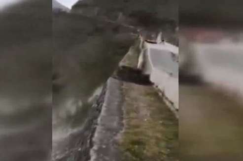 Ordu’nun Fatsa ilçesinde meydana gelen heyelan anı görüntülendi Ordu’nun Fatsa ilçesinde meydana gelen heyelan anı görüntülendi